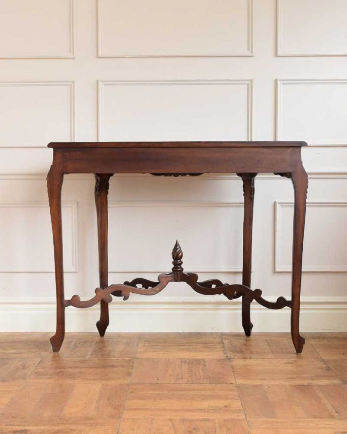 コンソールテーブルの後ろ