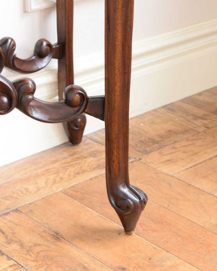 アンティーク風家具の脚