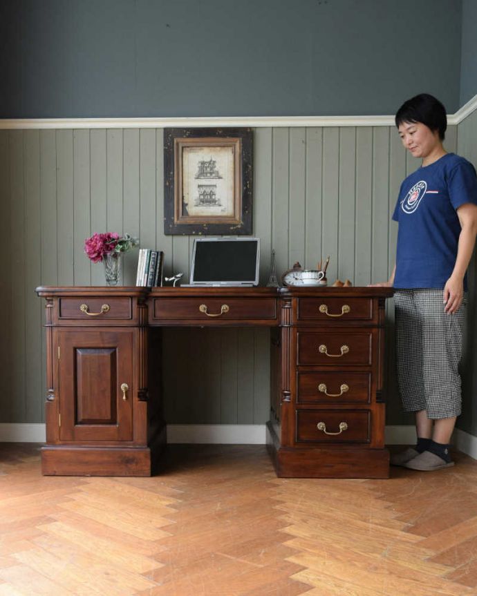 アンティーク風のプレジデントデスク