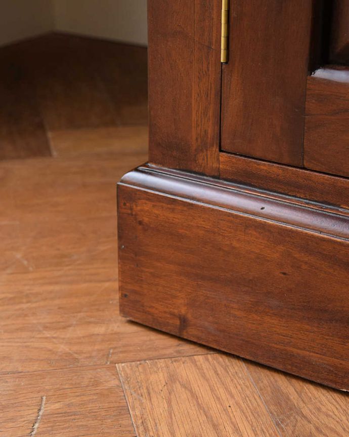 アンティーク風家具の脚