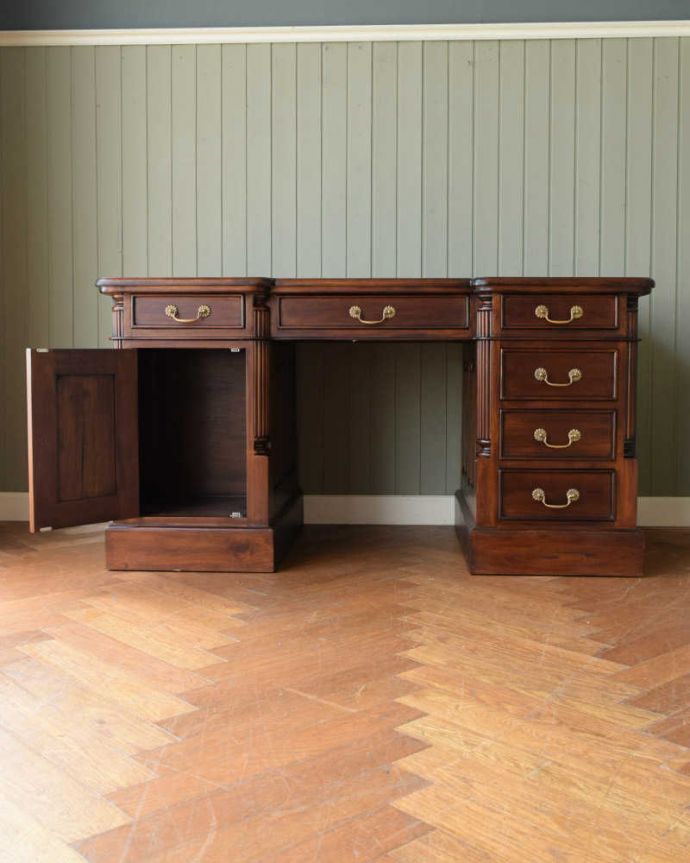 デスクの扉の生