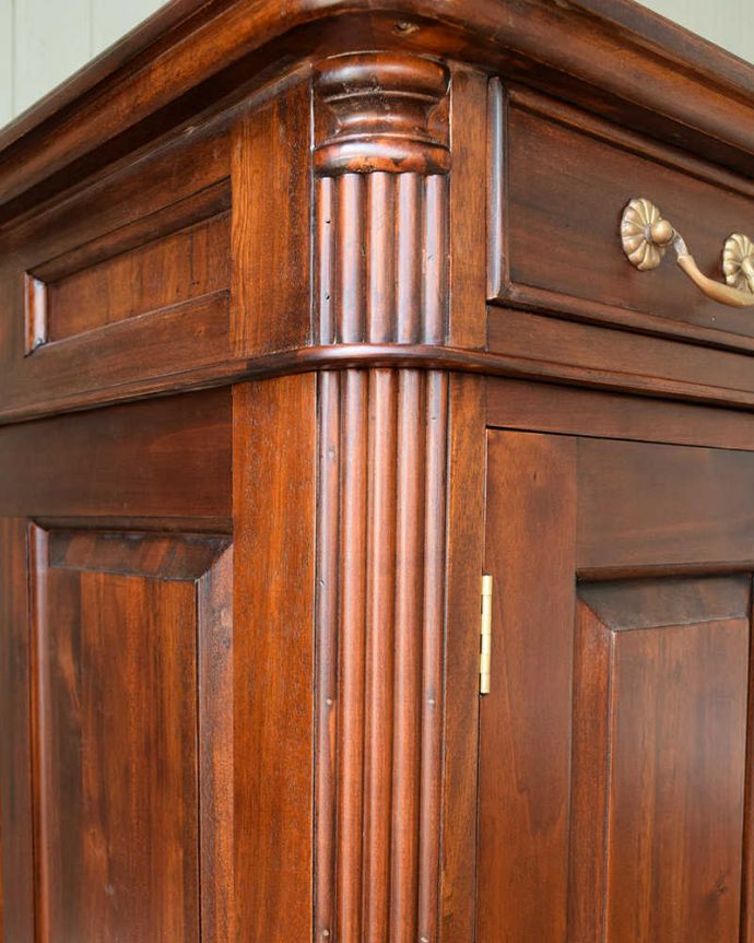 アンティーク調デスクの装飾