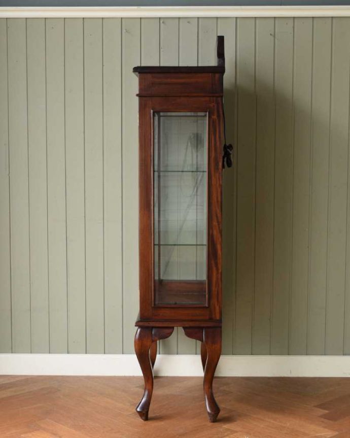 キャビネットの側面