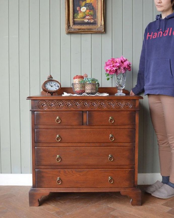 アンティーク風のチェスト