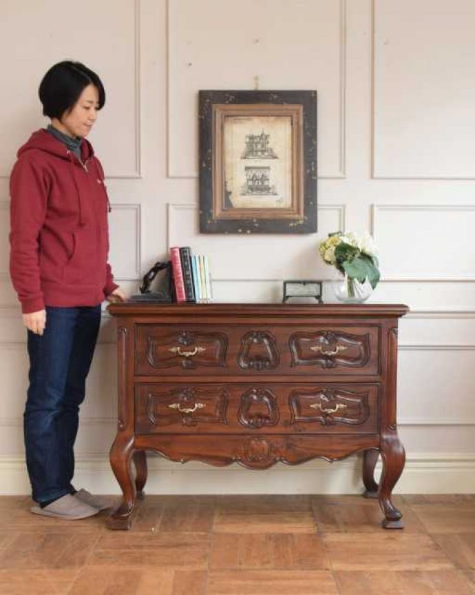 アンティーク風のチェスト