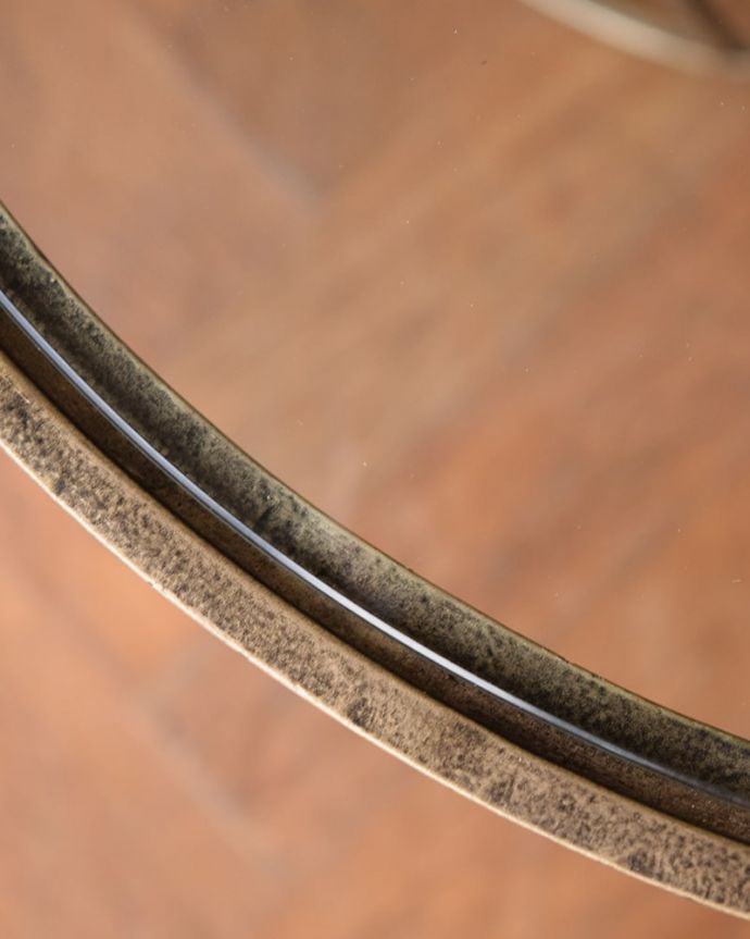 アンティーク風の家具 アンティーク風 アイアンの曲線が美しい、アンティーク風のガラス天板のティーテーブル(L)。上から見ると・・・ガラスの天板なので、熱いモノや冷たいモノを直接、置いて使えて便利!。(y-363-f)