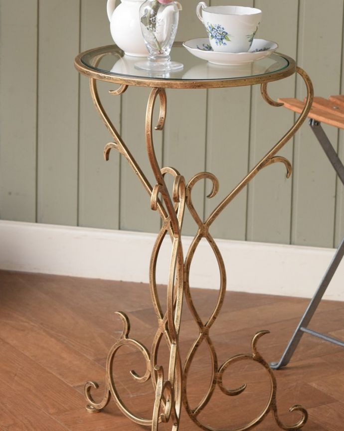 おしゃれなアイアンテーブル