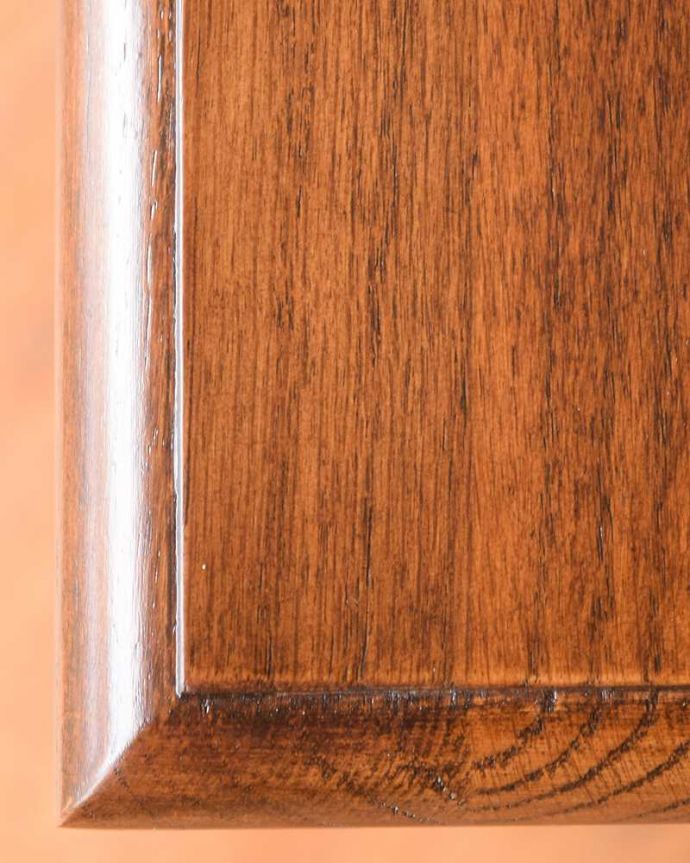 テーブルの天板の木目