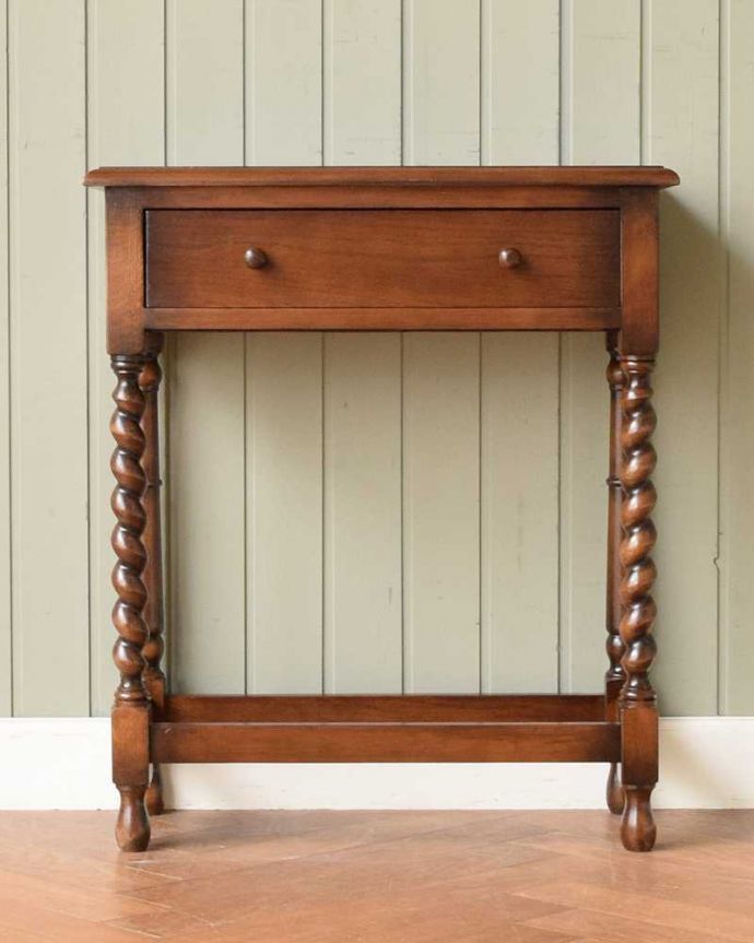 コンソールテーブルの後ろ