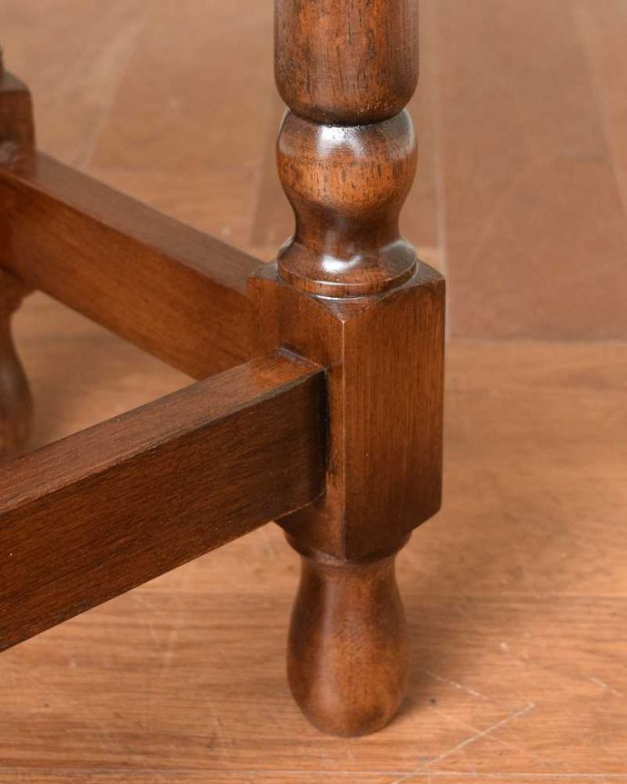 アンティーク風家具の脚