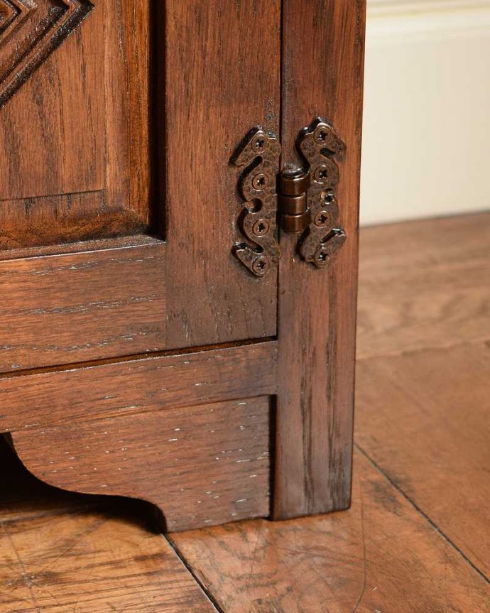 アンティーク風の家具 アンティーク風 アンティーク家具屋が選んだアンティーク風の家具、コンパクトサイズの本棚。女性1人でラクラク運べちゃうんですHandleの家具は、脚の裏にフェルトキーパーをお付けしています。(y-368-f)