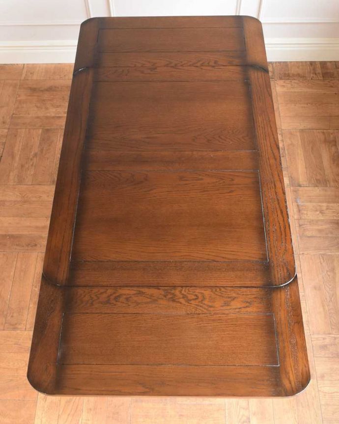 天板を広げた折り畳みテーブル