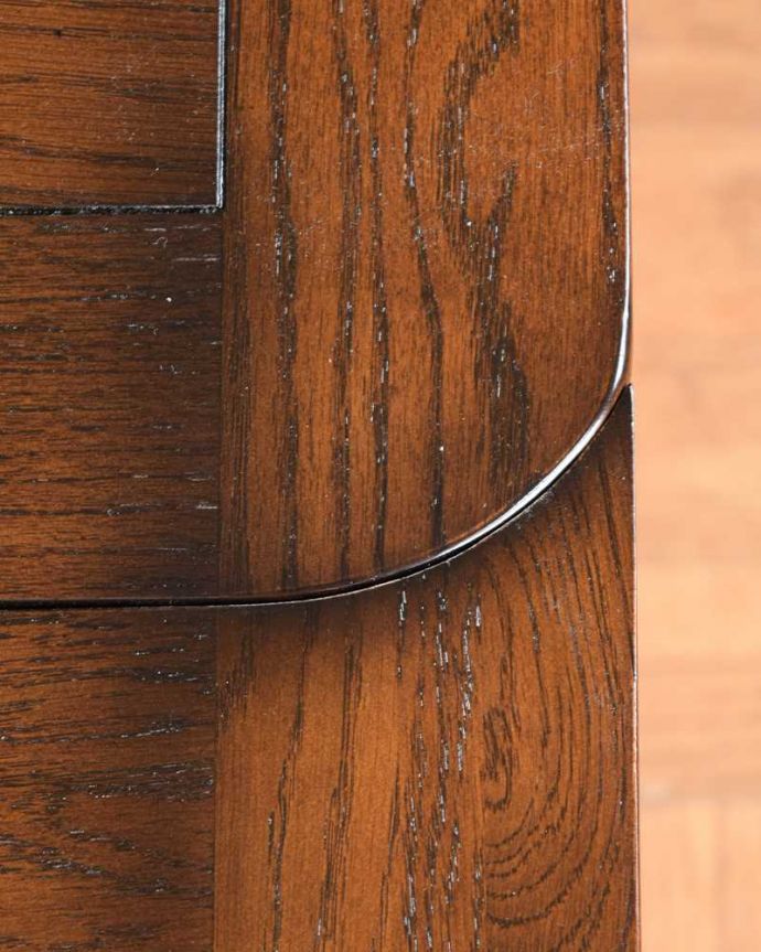 アンティーク風テーブルの木目