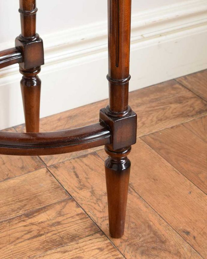 アンティーク風家具の脚