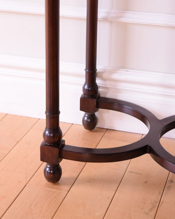 アンティーク風家具の脚