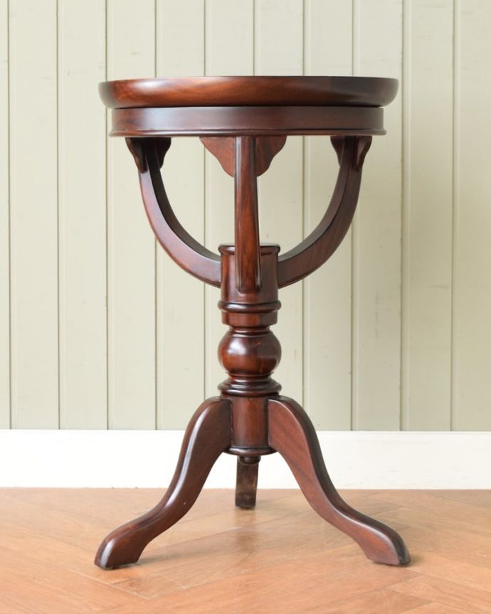 どこから見てもキレイなサイドテーブル