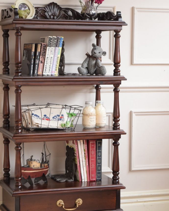 おしゃれなオープンシェルフ