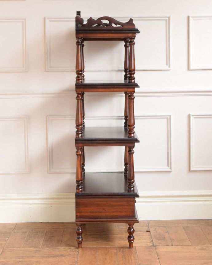 オープンシェルフの側面