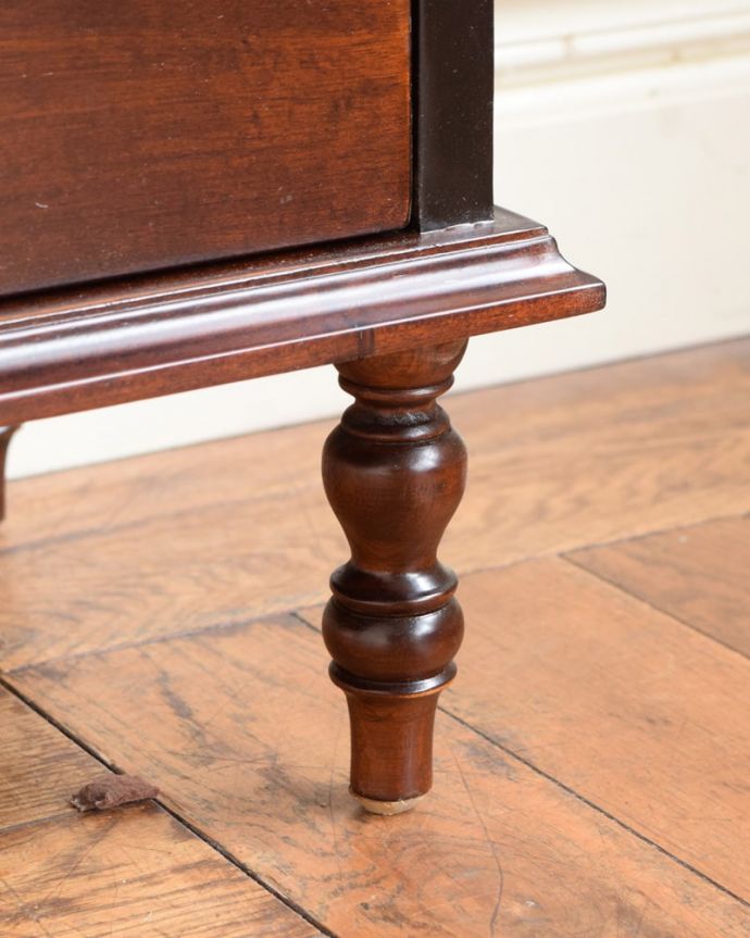 アンティーク風家具の足