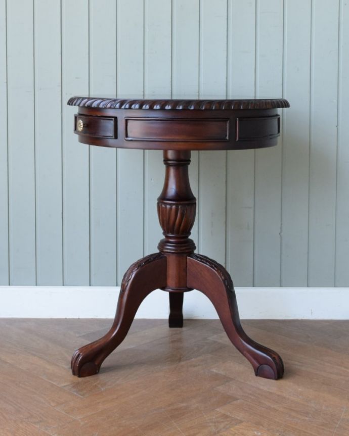 サイドテーブルの側面