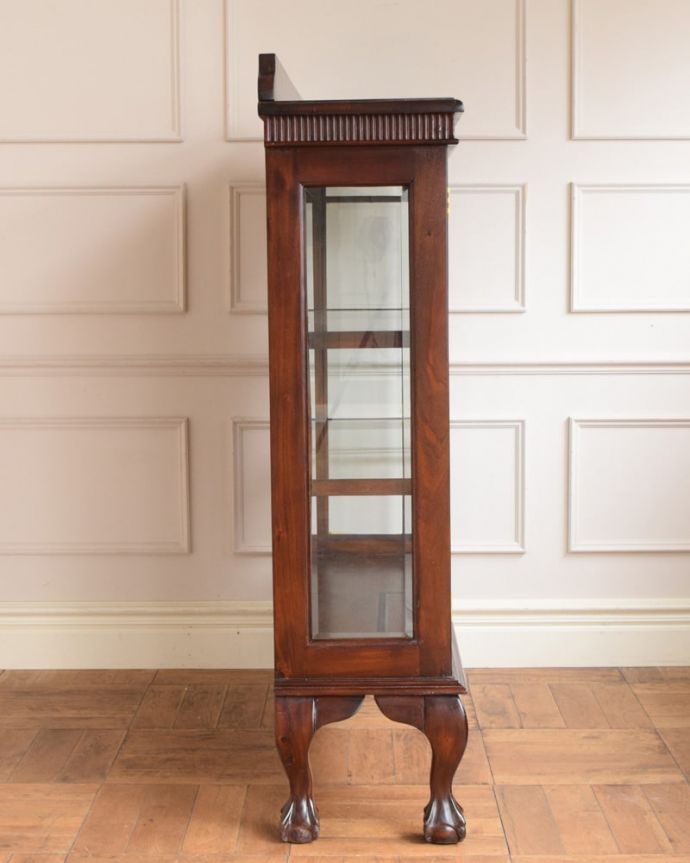 キャビネットの側面