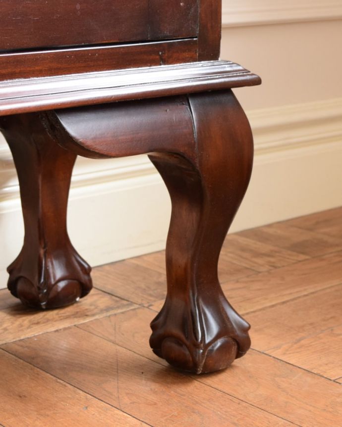 アンティーク風家具の脚