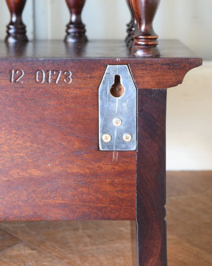 アンティーク風のおしゃれなウォールシェルフ、飾り棚(y-392-f