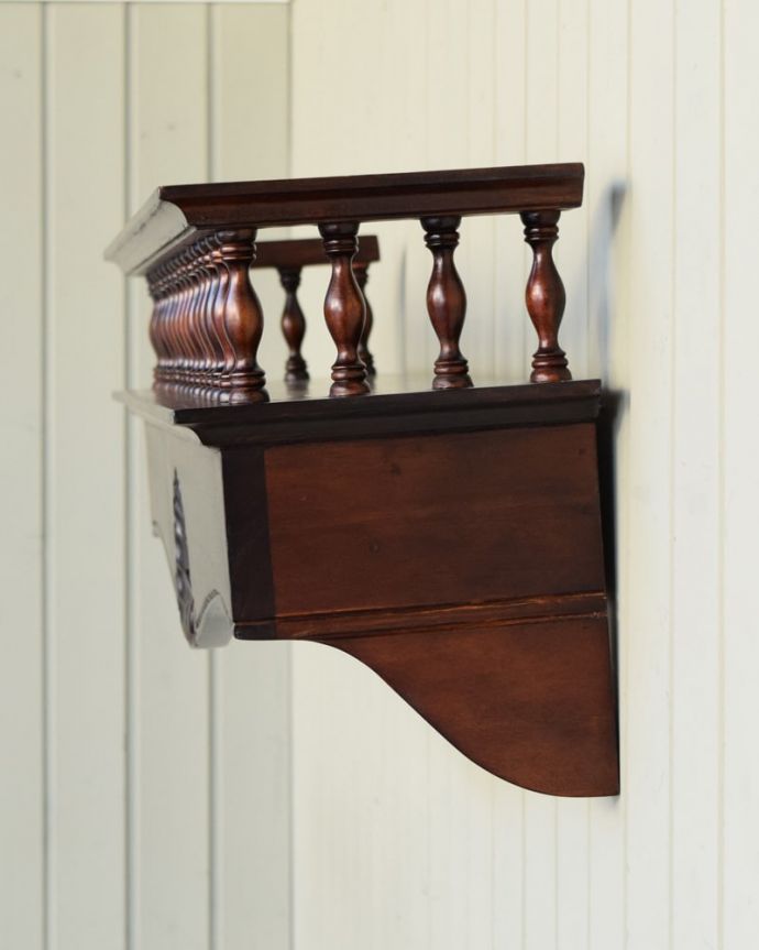 アンティーク風のおしゃれなウォールシェルフ、飾り棚(y-392-f