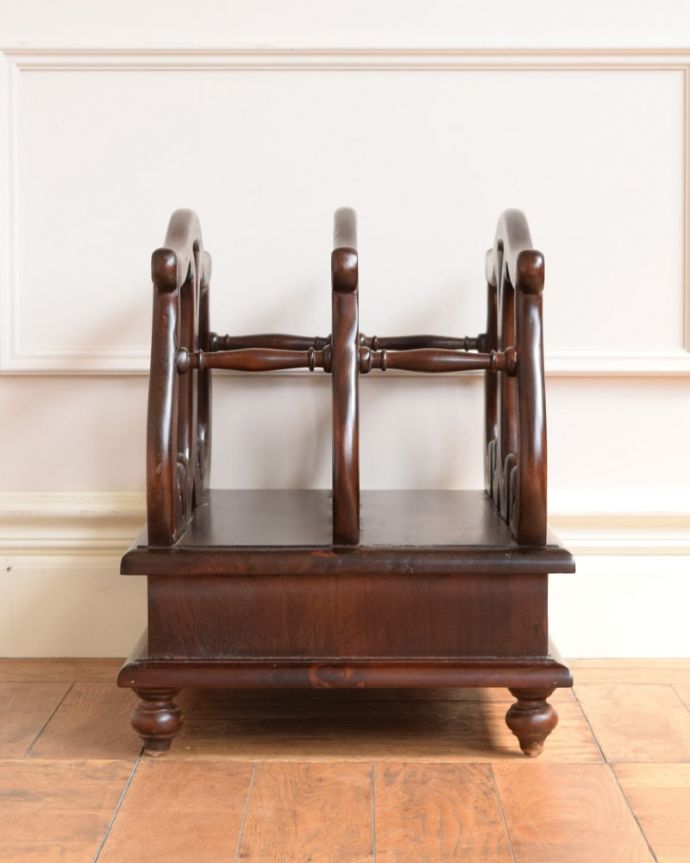 マガジンラックの側面