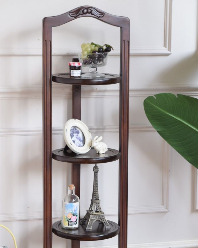 Handleオリジナル アンティーク風 英国アンティーク風の家具、本格アフタヌーンティーが気軽に楽しめるケーキスタンド。自分流の使い方で自由に楽しめますお皿を乗せるのはもちろん、アクセサリー置き場や植物などを乗せて使ったりといろんな使い方で楽しんで下さい。(y-397-f)