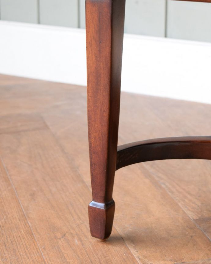 Handleオリジナル アンティーク風 お洒落で機能的なアンティーク風の家具、リボルビングブックケース。女性1人でラクラク運べちゃう仕掛けHandleの家具は、脚の裏にフェルトキーパーをお付けしています。(y-398-f)