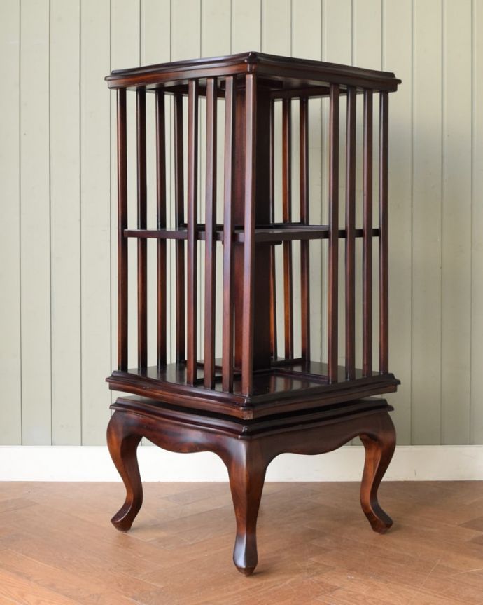 Handleオリジナル アンティーク風 アンティーク風の家具、たっぷり収納できるリボルビングブックケース。横顔だって美しい正面だけじゃなく横から見ても、実は結構、凝った造りなんです。(y-399-f)