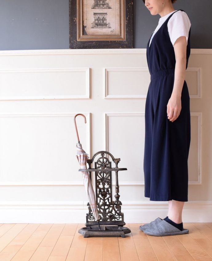 アンティーク風のおしゃれな傘立て