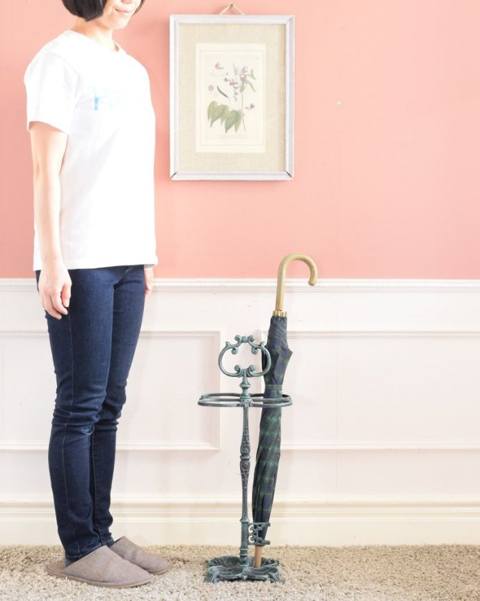 アンティーク風のおしゃれな傘立て