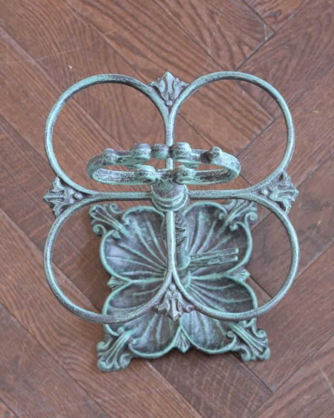 アンティーク調のおしゃれな傘立て、アイアンのアンブレラスタンド(鍵