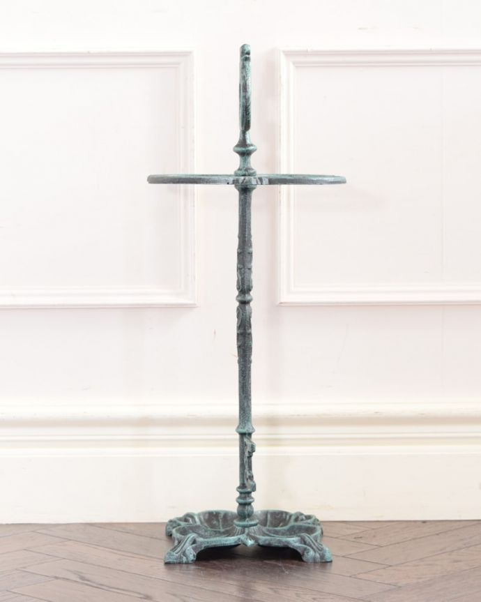 アンティーク調のおしゃれな傘立て、アイアンのアンブレラスタンド(鍵