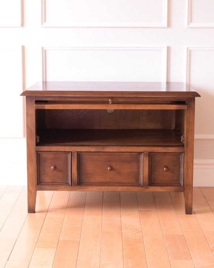 テレビボードの扉の中