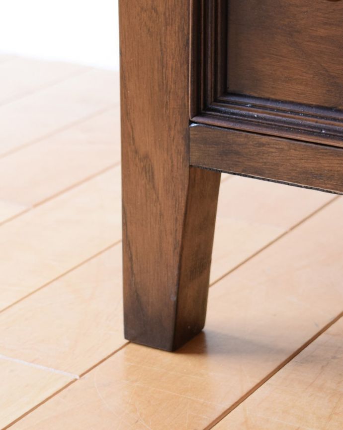 テレビボードの脚