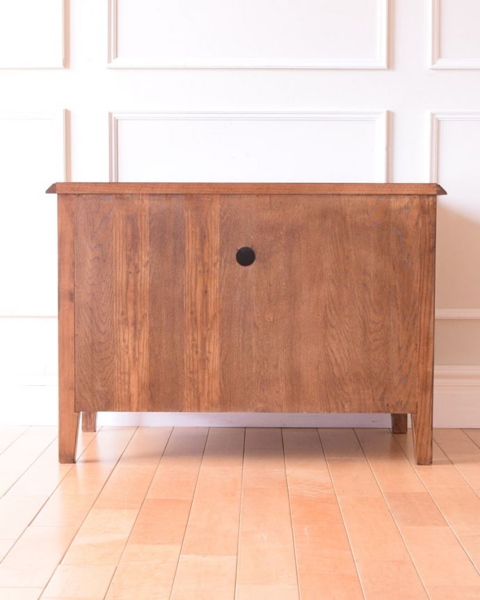 テレビボードの後ろ