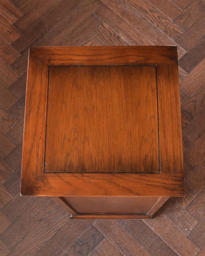 アンティーク風 スリッパラック・W30 上から見てみると・・・天然木を使っているので、一枚一枚木目は違います。(y-412-f)