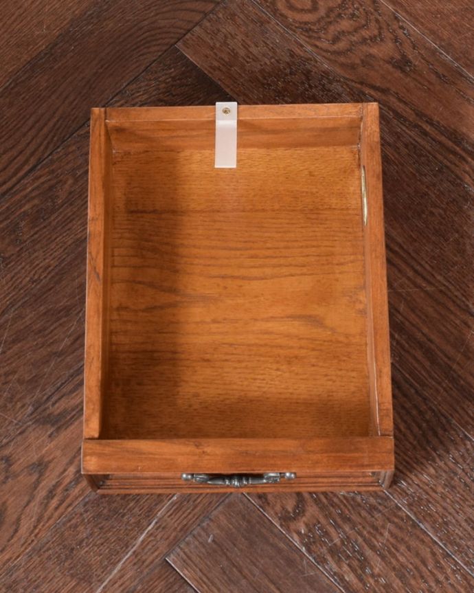 アンティーク風 スリッパラック・W30 引き出しの中は・・・細々したものが収納できる小さな引き出しが付いているので、便利に使えます。(y-412-f)