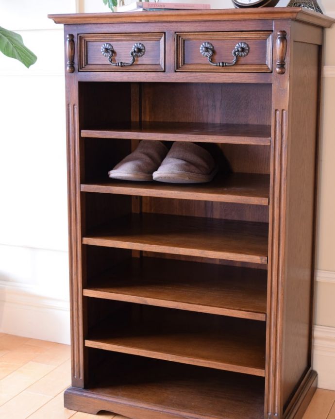 アンティーク風　スリッパラック・W60　扉の収納も付いている実力派オープン棚だけじゃなく扉も付いているので、見せたくないものはこの中へ。(y-413-f)