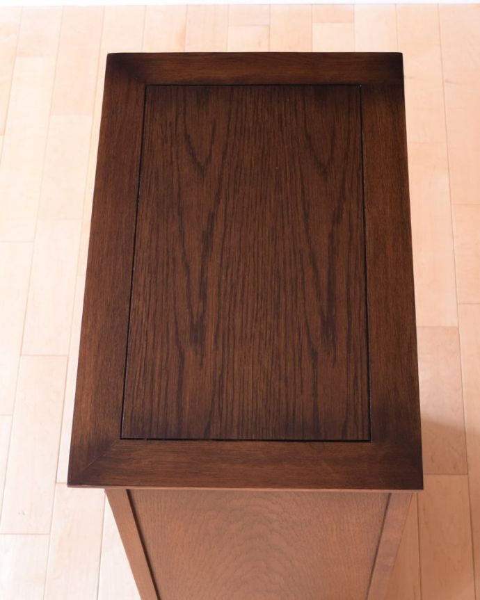 アンティーク風　スリッパラック・W60　上から見てみると･･･天然木を使っているので、一枚一枚木目は違います。(y-413-f)