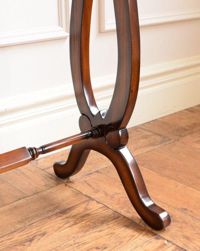 アンティーク風家具の脚