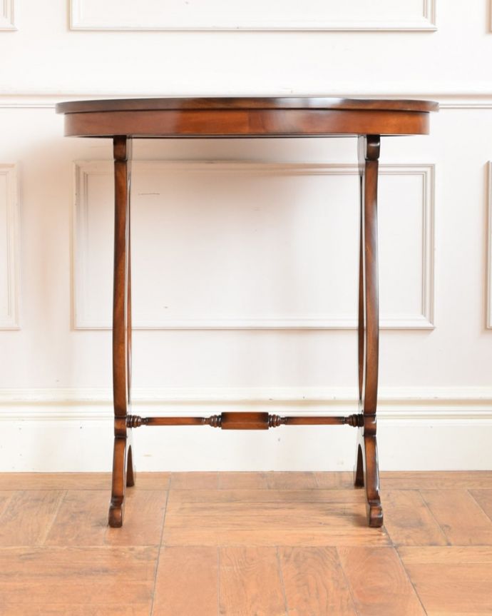 どこから見てもキレイなサイドテーブル