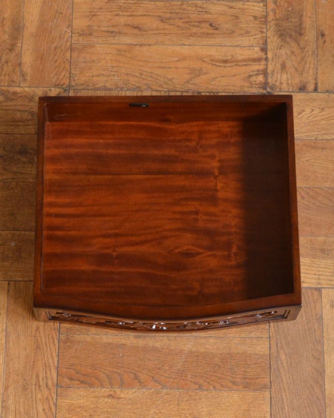 アンティーク風サイドチェストの引き出し