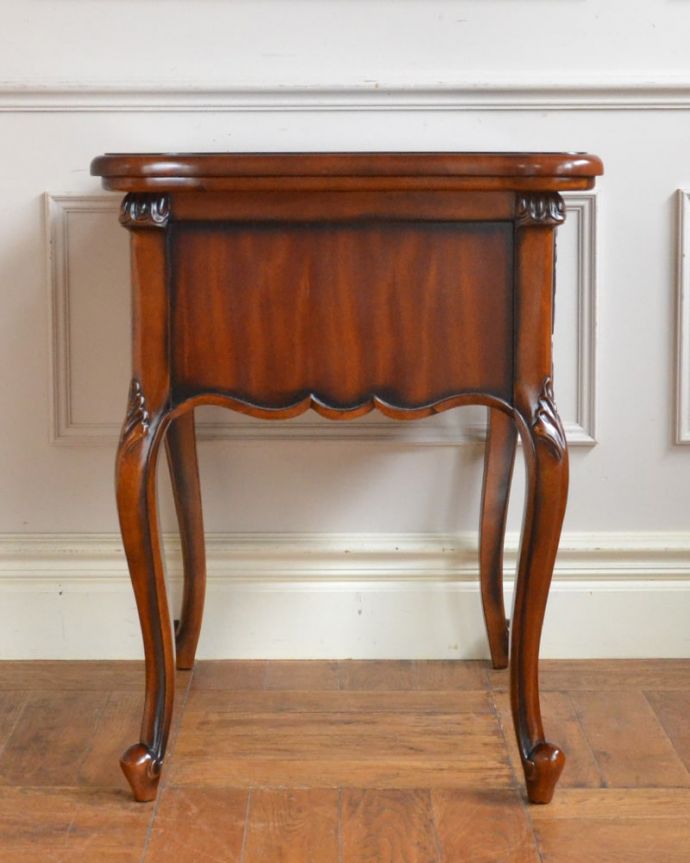 サイドチェストの側面