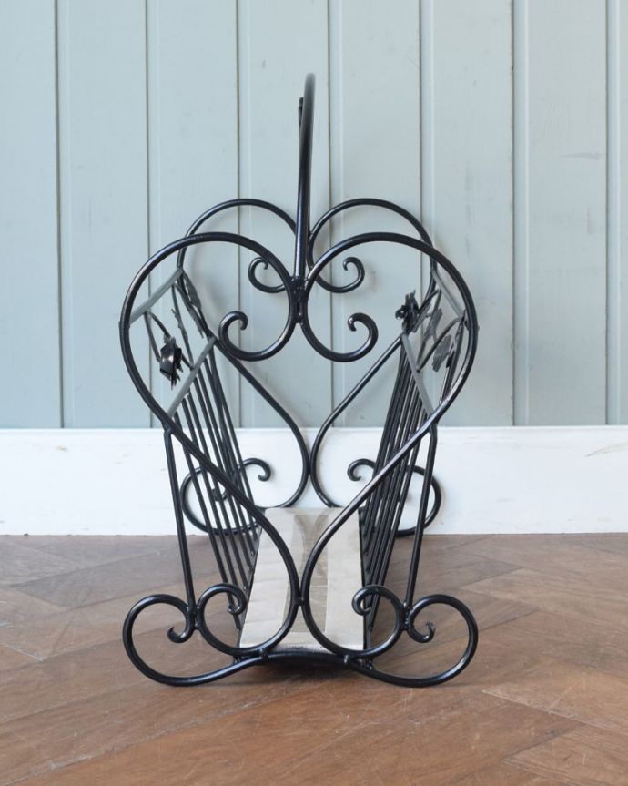 アンティーク風の家具 アンティーク風 マガジンラック 横から見ると・・・横から見てもお洒落なシルエット。(y-421-f)