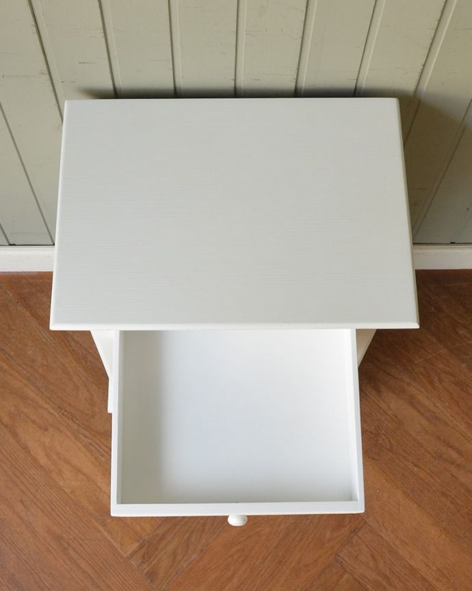 アンティーク風　ベッドサイドキャビネット　引き出しも付いてます。(y-427-f)