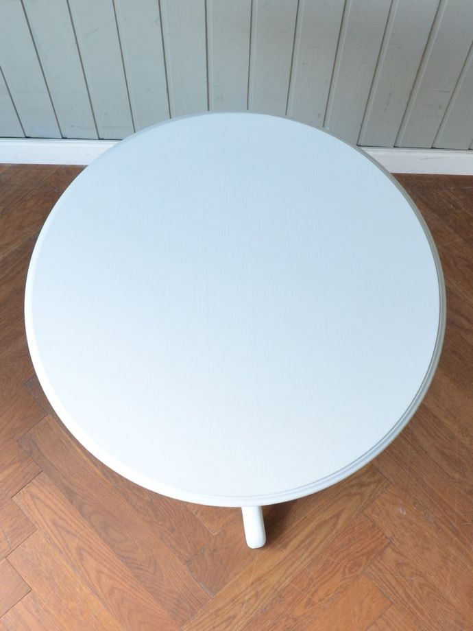 アンティーク風の家具　アンティーク風　フランスアンティーク調の可愛い家具、シャビーシックなティーテーブル　天板を上から見ると…テストてすとテストてすとテストてすとテストてすとテストてすと。(y-429-f)